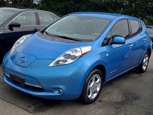 Used 2011 Nissan Leaf w/ Protection Pkg FWD image 2