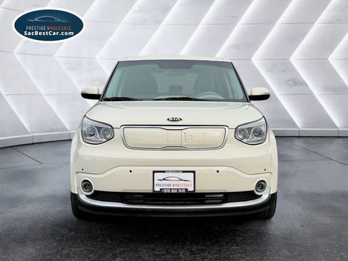 Used 2017 Kia Soul EV + image 2