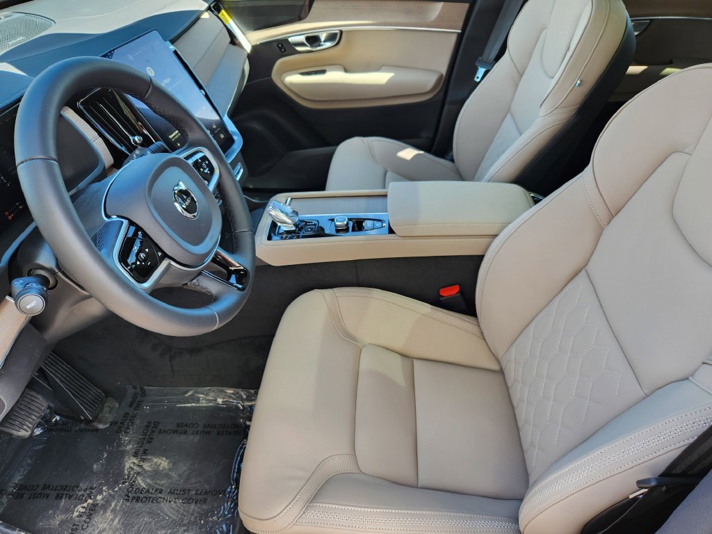 New 2026 Volvo XC90 T8 Plus w/ Protection Package Premier AWD/4WD image 4