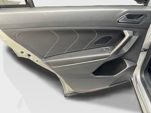 Used 2023 Volkswagen Tiguan SE w/ Panoramic Sunroof Package FWD image 35