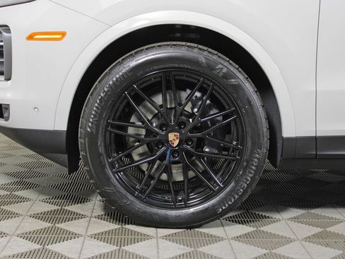 Used 2026 Porsche Cayenne Coupe image 38