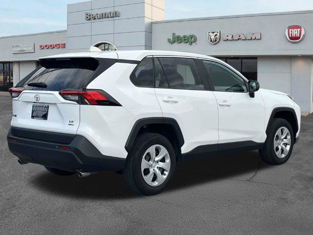 Used 2024 Toyota RAV4 LE AWD/4WD image 7