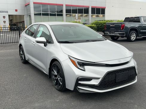 Certified 2023 Toyota Corolla SE w/ Carpet Mat Package (TMS) FWD image 3