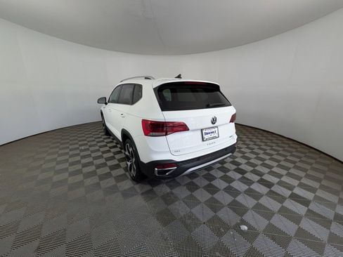 Used 2022 Volkswagen Taos SEL w/ Panoramic Sunroof Package image 11