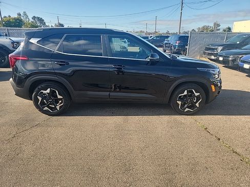 Certified 2024 Kia Seltos EX FWD image 17