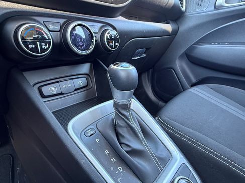 New 2025 Hyundai Venue SEL FWD image 18