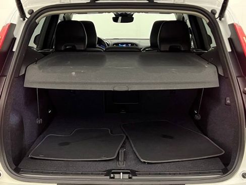 Used 2024 Volvo XC40 B5 Plus AWD/4WD image 17