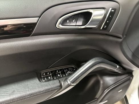 Used 2013 Porsche Cayenne S AWD/4WD image 22