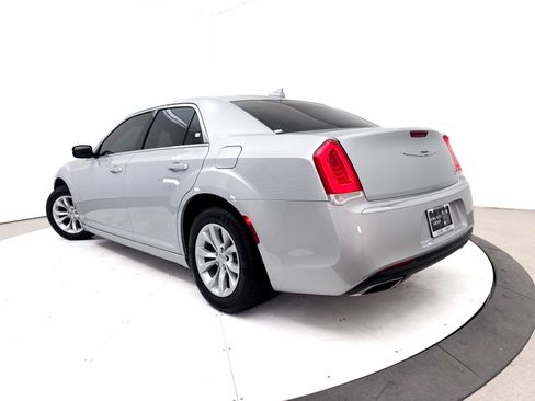 Used 2023 Chrysler 300 Touring RWD image 2