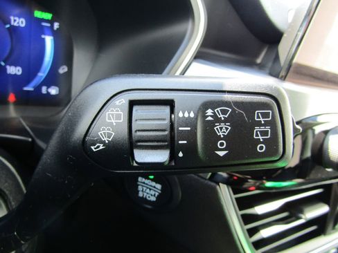 Used 2022 Ford Escape Titanium FWD image 30