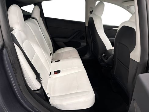 Certified 2023 Tesla Model Y Long Range AWD/4WD image 11