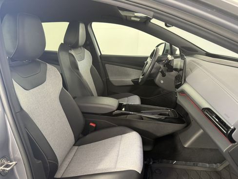 Used 2023 Volkswagen ID.4 Pro AWD/4WD image 10