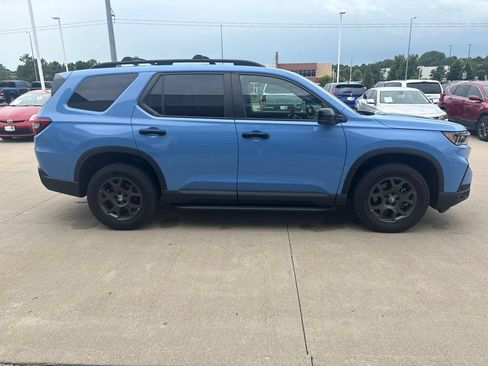 Used 2023 Honda Pilot TrailSport image 4