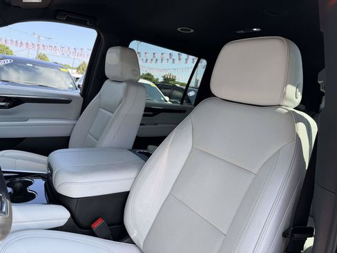 Certified 2026 Chevrolet Suburban Premier AWD/4WD image 11