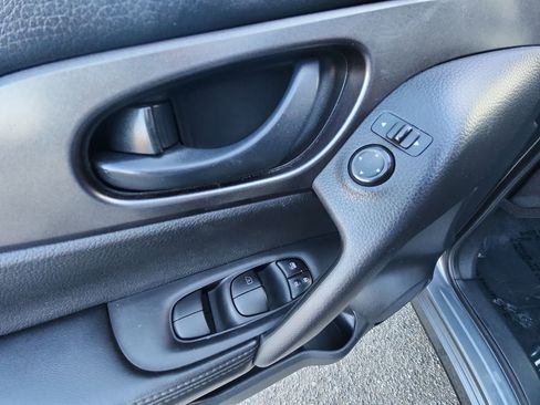 Used 2019 Nissan Rogue Sport S image 15