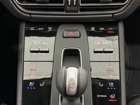 Certified 2026 Porsche Macan AWD/4WD image 40