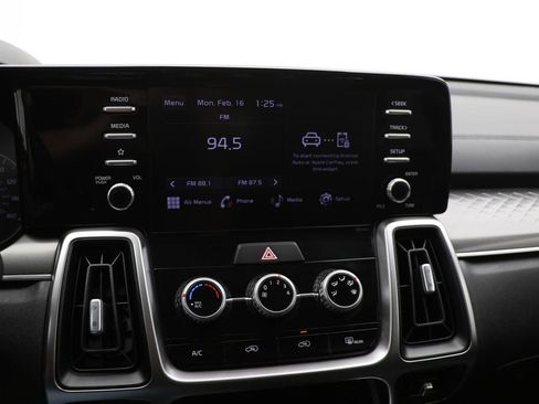 Used 2023 Kia Sorento LX image 21