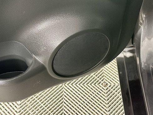 Used 2018 Nissan Rogue SV w/ Premium Package image 26