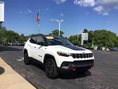 Used 2025 Jeep Compass Trailhawk w/ Trailhawk Elite Group AWD/4WD image 3