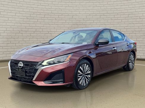 Certified 2024 Nissan Altima 2.5 SV FWD image 1