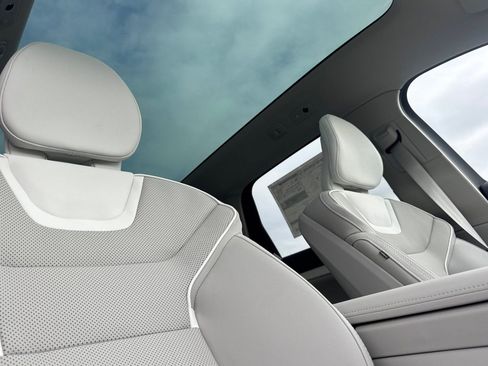 New 2025 Volvo EX90 Ultra image 18