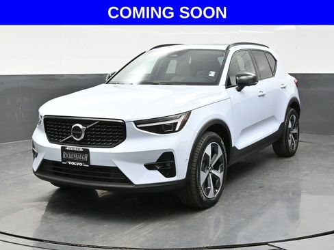 Used 2026 Volvo XC40 B5 Plus AWD/4WD image 2