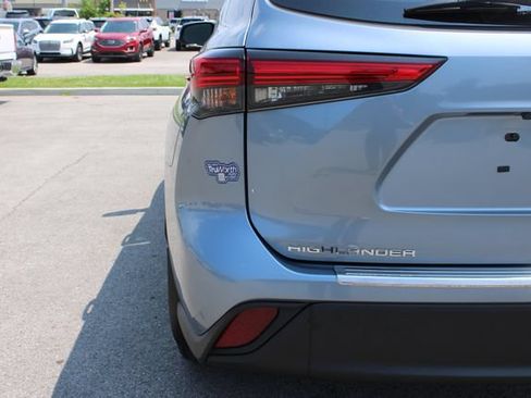 Used 2023 Toyota Highlander XLE AWD/4WD image 40