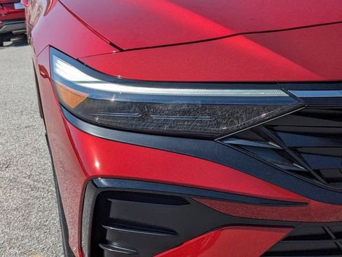 Certified 2025 Hyundai Elantra SEL FWD image 9