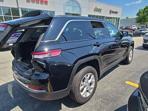 Certified 2023 Jeep Grand Cherokee Limited AWD/4WD image 12