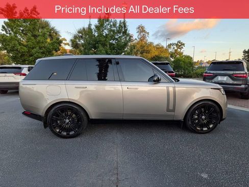 Used 2023 Land Rover Range Rover SE AWD/4WD image 3