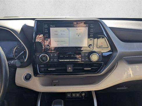 Used 2020 Toyota Highlander XLE image 12