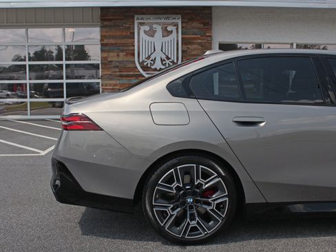 Used 2024 BMW 530i xDrive AWD/4WD image 27