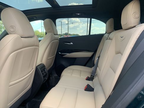 Used 2024 Cadillac XT4 Luxury w/ Cold Weather Package FWD image 10