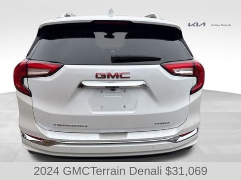 Used 2024 GMC Terrain Denali w/ Denali Premium Package AWD/4WD image 7