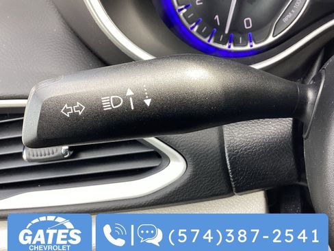 Used 2024 Chrysler Pacifica Touring-L FWD image 32