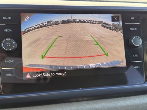 Certified 2023 Volkswagen Taos SE image 11