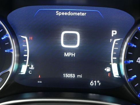Used 2025 Chrysler Pacifica Limited FWD image 16