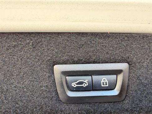 Used 2016 BMW 740i image 28