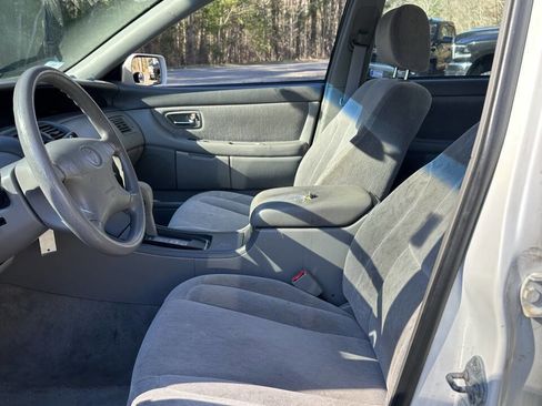 Used 2000 Toyota Avalon XL image 10
