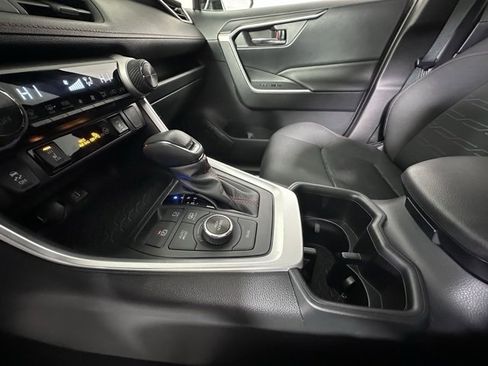 Used 2023 Toyota RAV4 SE image 30