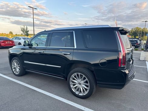 Used 2020 Cadillac Escalade Premium Luxury AWD/4WD image 4