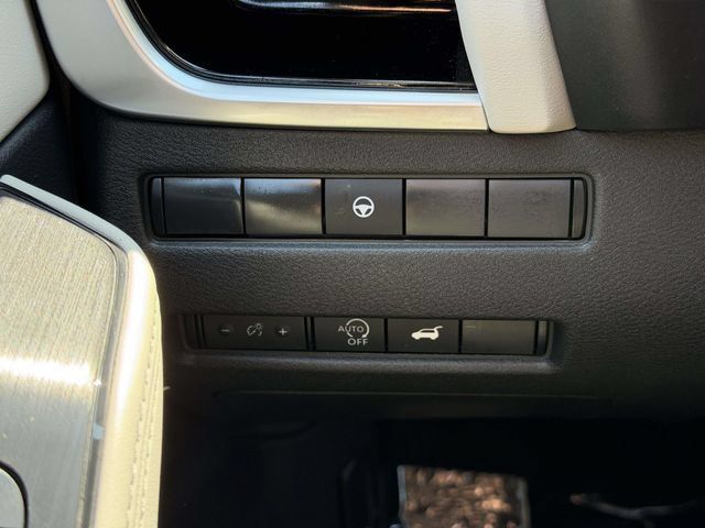 Used 2023 Nissan Rogue SL AWD/4WD image 26