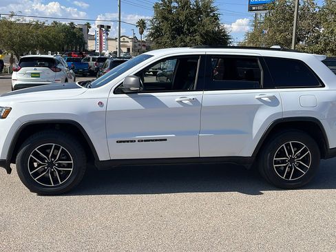 Used 2019 Jeep Grand Cherokee Trailhawk image 4