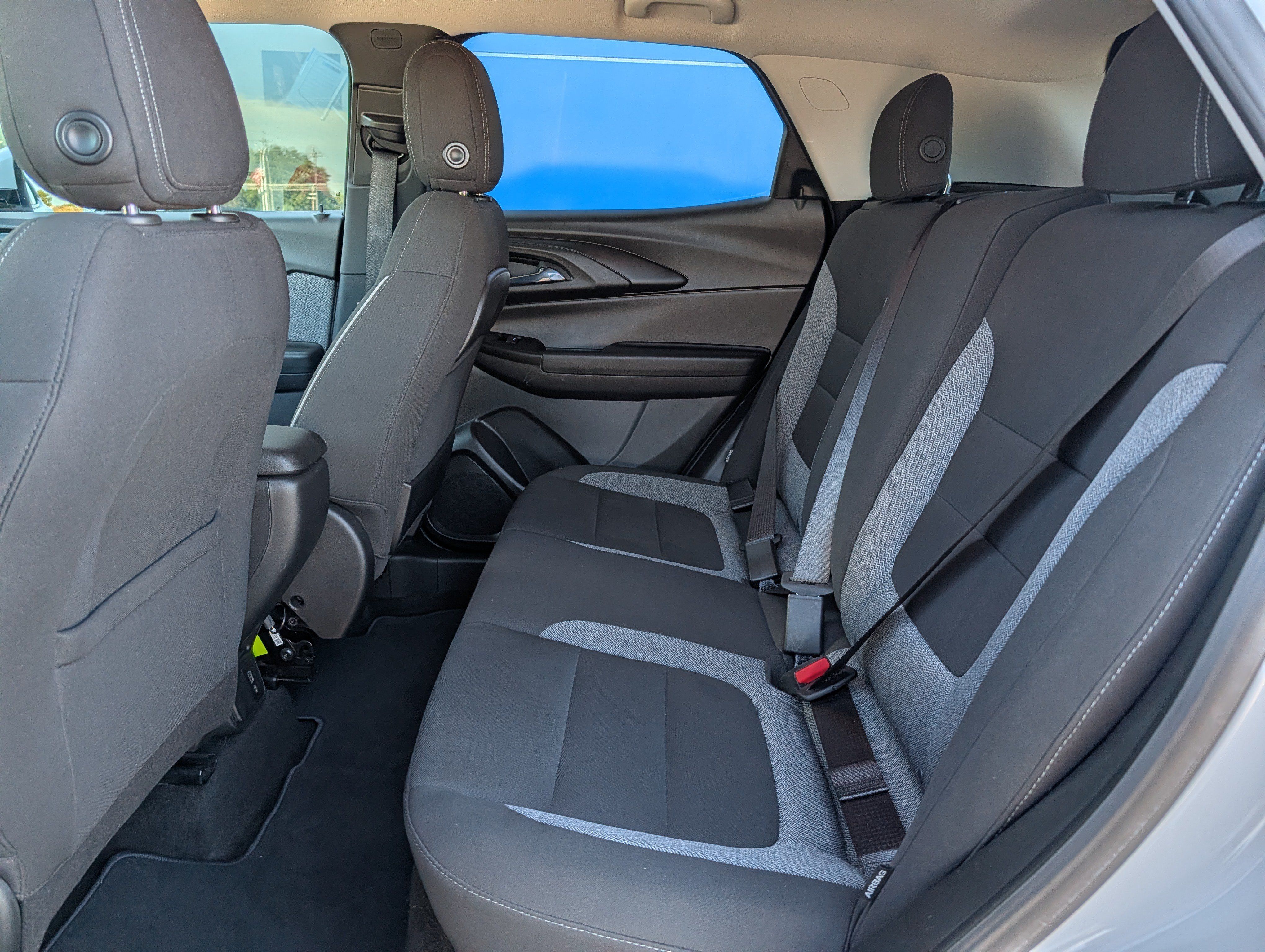 Certified 2022 Chevrolet TrailBlazer LT w/ Convenience Package FWD image 9
