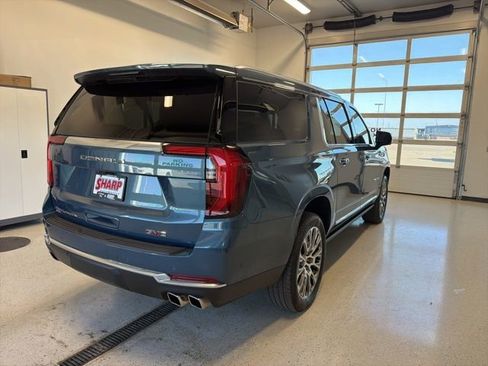 Used 2025 GMC Yukon XL Denali w/ Sun & Power Step Package AWD/4WD image 11