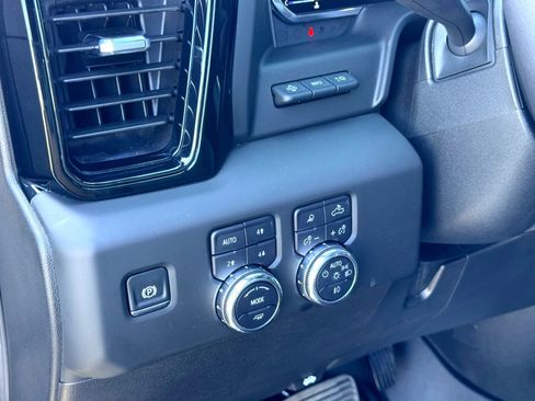 Used 2025 GMC Sierra 2500 AT4X image 15