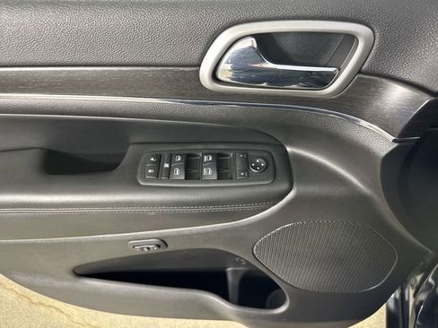 Used 2018 Jeep Grand Cherokee Limited w/ Luxury Group II image 20