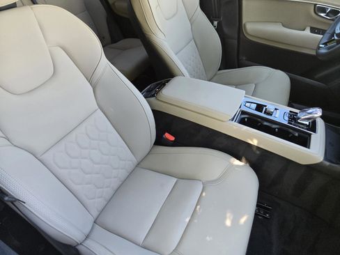 Certified 2025 Volvo XC90 T8 Plus w/ Protection Package Premier image 14