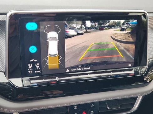 Used 2024 Volkswagen Atlas Cross Sport SEL R-Line image 6