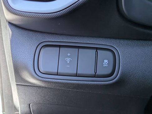 Used 2023 Hyundai Venue Limited FWD image 14